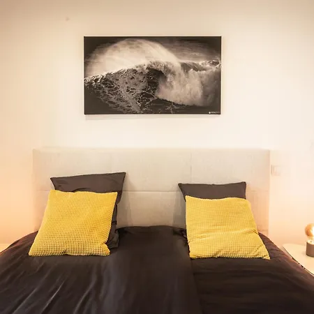 Daire Nazare, Portugal - Silvercoast